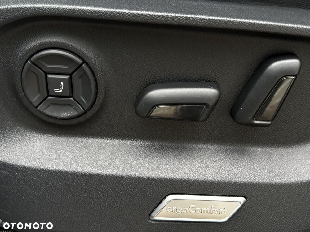 Volkswagen Touareg - 11