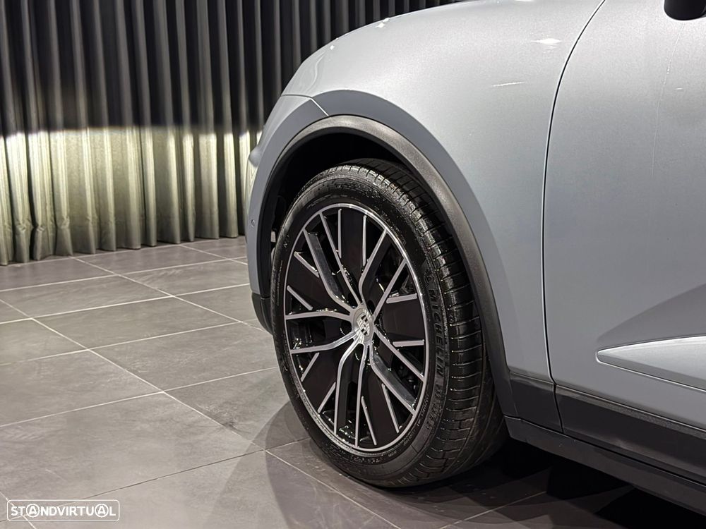 Porsche Macan Electric 4 - 15
