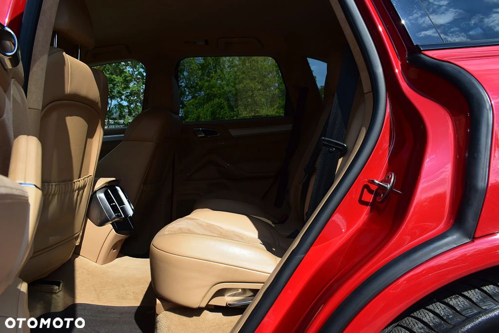 Porsche Cayenne GTS - 6