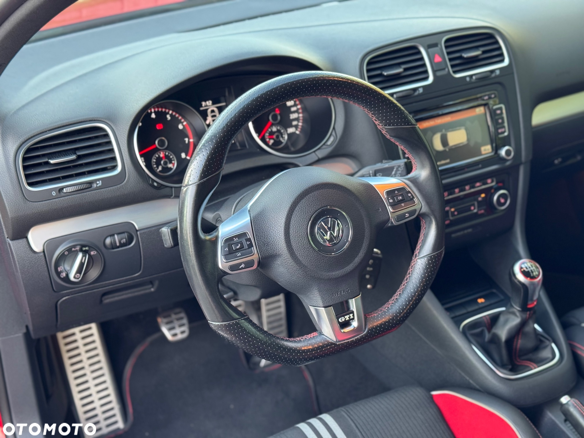 Volkswagen Golf 2.0 GTI adidas - 16