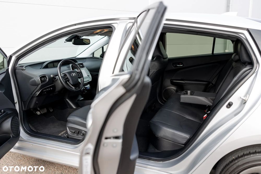 Toyota Prius (Hybrid) Executive - 18