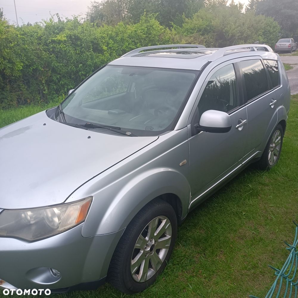 Mitsubishi Outlander - 2