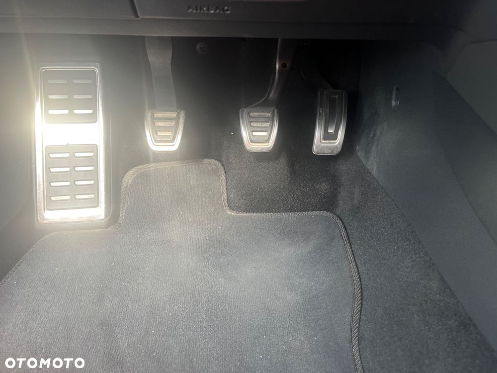Volkswagen Golf 1.6 TDI BlueMotion Technology Comfortline - 19