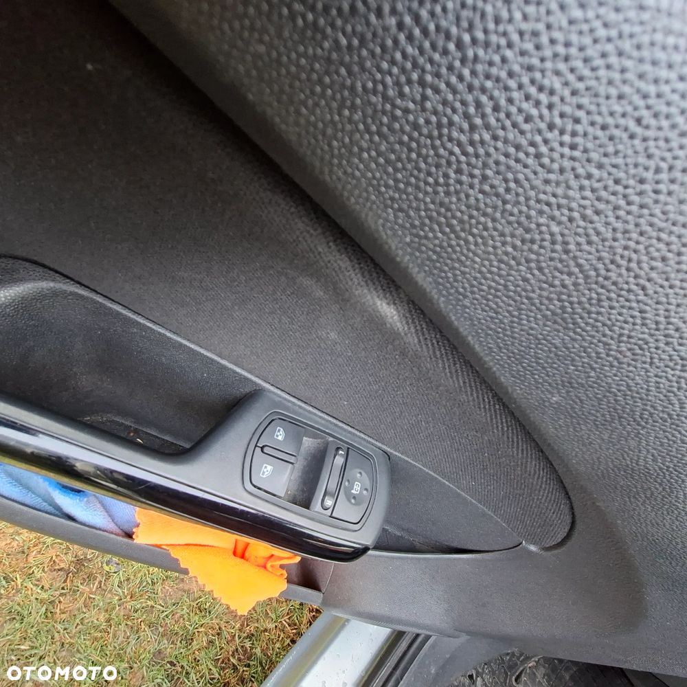 Opel Corsa 1.4 16V Active - 12