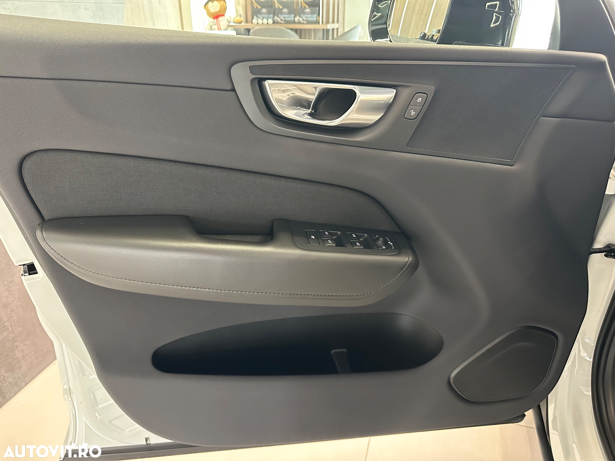 Volvo XC 60 T6 AWD Recharge Geartronic RDesign Expression - 25