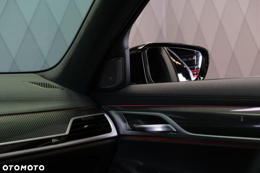 BMW Seria 7 750i xDrive sport - 29