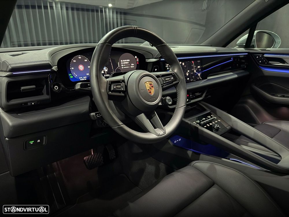 Porsche Macan Electric 4 - 17