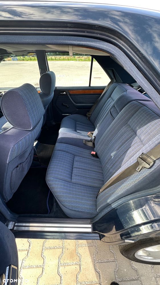 Mercedes-Benz W124 (1984-1993) - 24