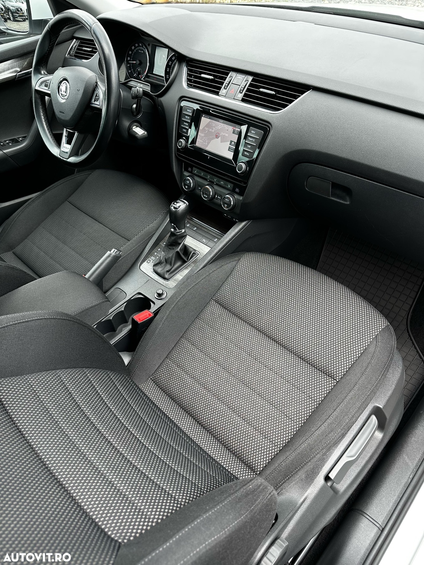 Skoda Octavia 2.0 TDI 4x4 DSG Scout - 8