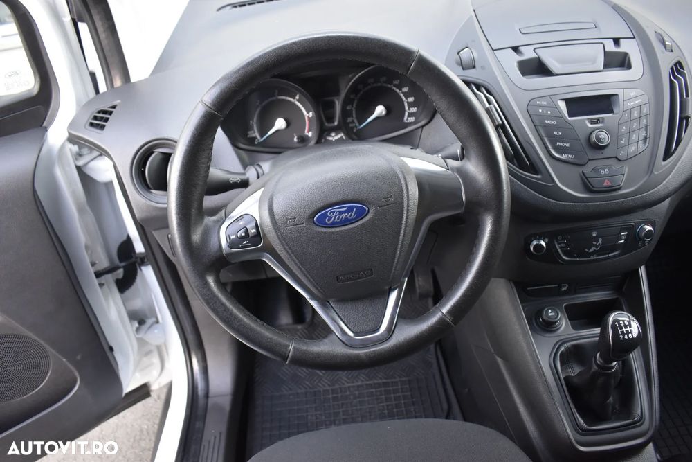 Ford Transit Courier - 17