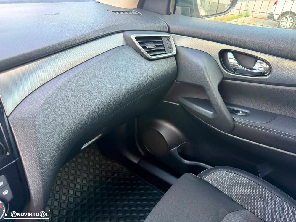 Nissan Qashqai 1.5 dCi N-Connecta - 32