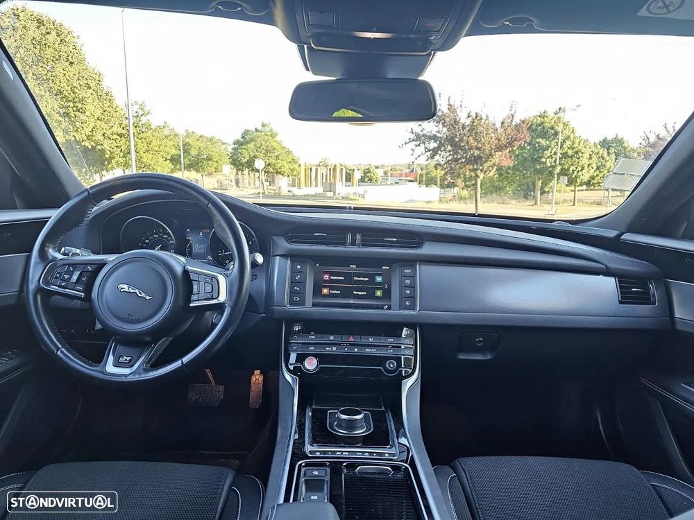 Jaguar XF 2.0 D R-Sport AWD - 1