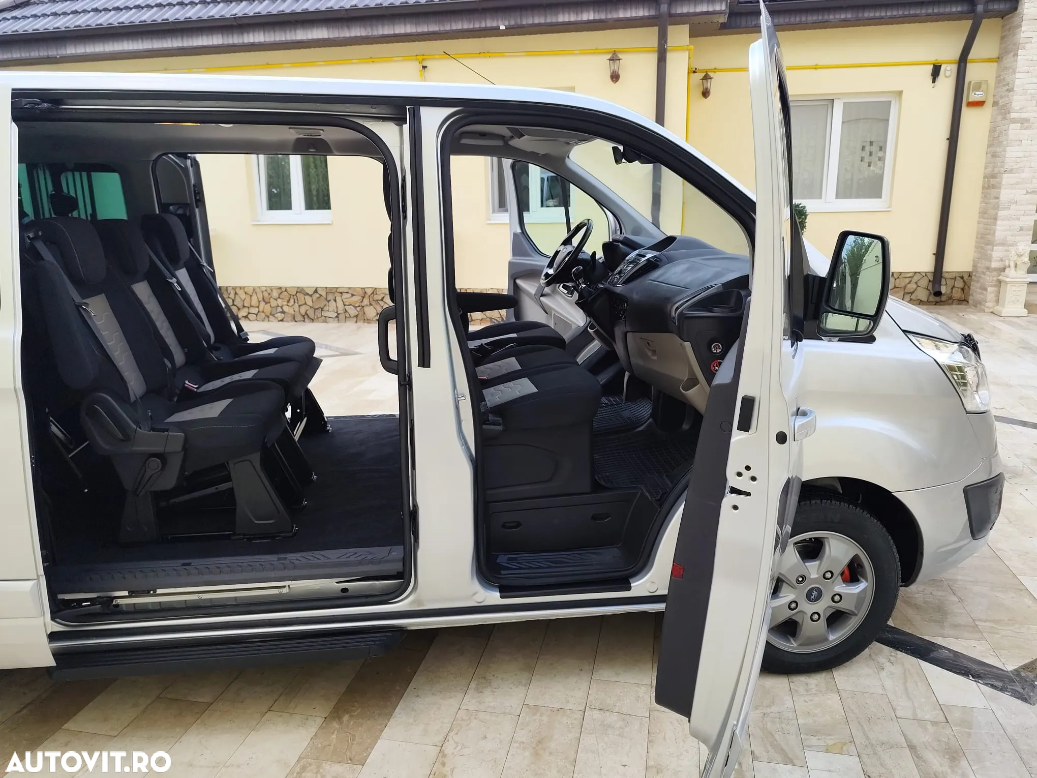 Ford Tourneo Custom - 21