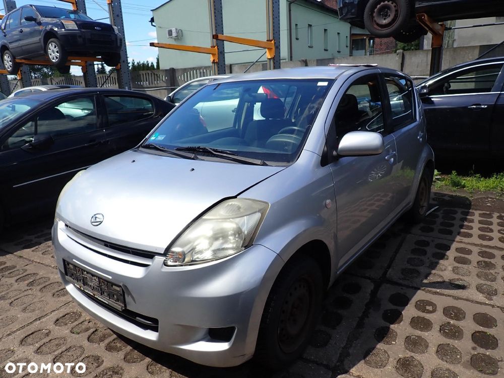 CZĘŚCI - Daihatsu Sirion II M300 1,0 69KM 1KR-FE HB 5D LIFT lakier S28 2008r. INDEX - 10094 - 1
