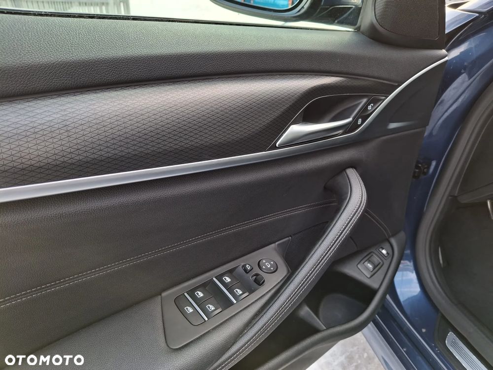 BMW Seria 5 530e M Sport sport - 11