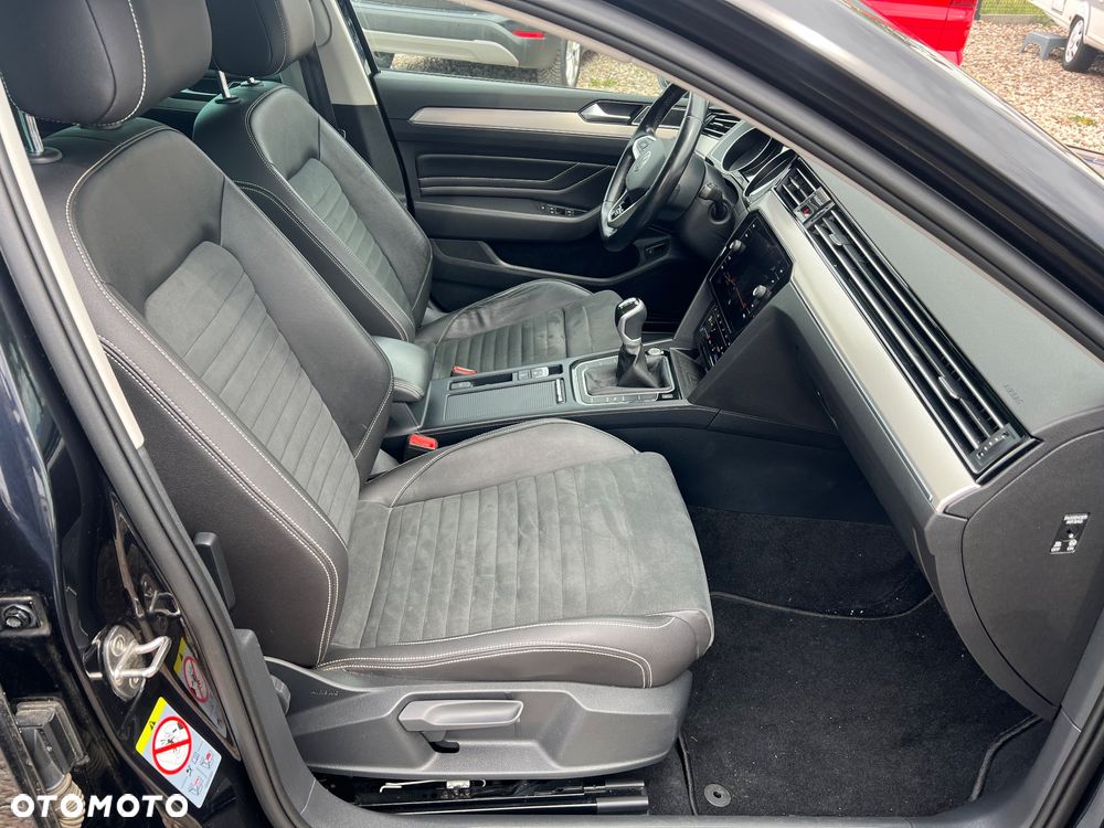 Volkswagen Passat 2.0 TDI SCR Highline - 29