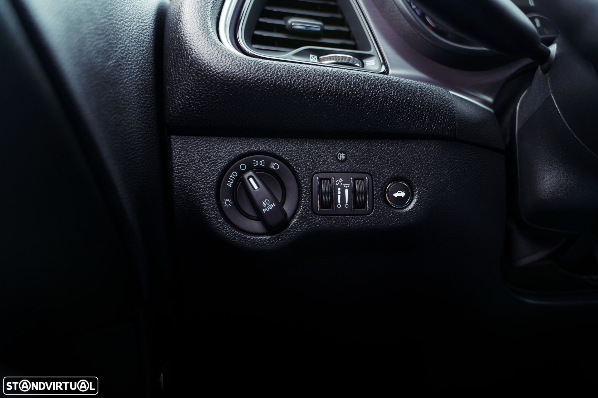 Dodge Challenger Auto SXT Plus - 21