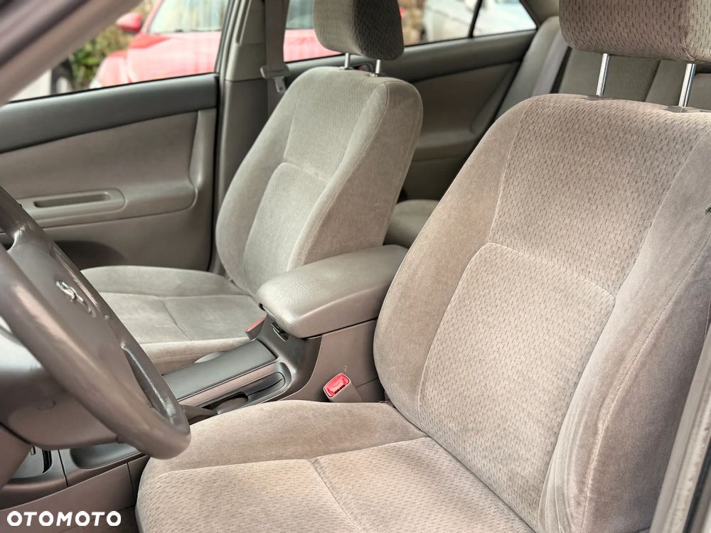 Toyota Camry 2.4 VVT-i - 23