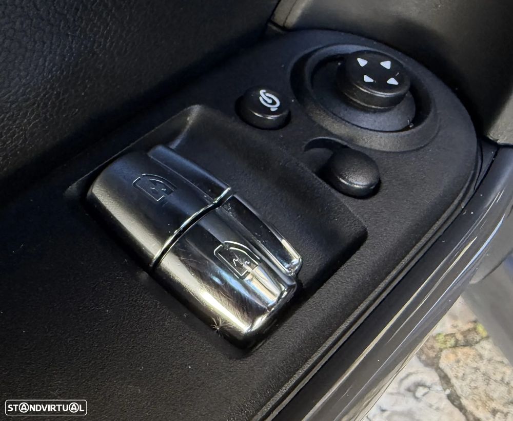 MINI 3 Portas One D - 15