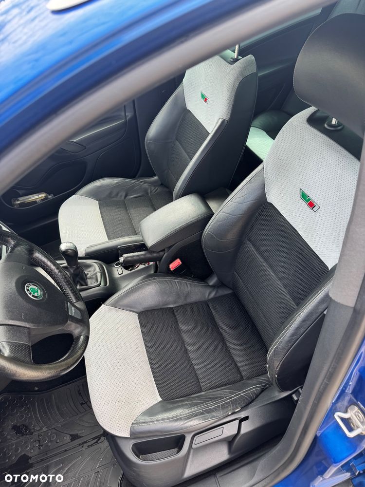 Skoda Octavia 2.0 TDI CR DPF RS - 28