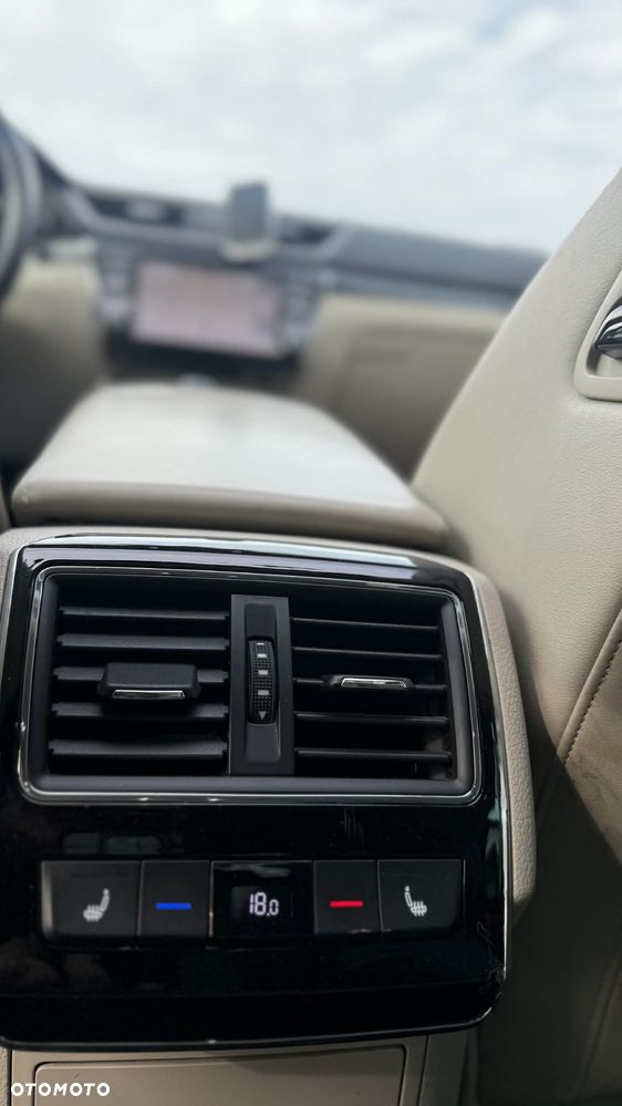 Skoda Superb 2.0 TDI 4x4 DSG L&K - 9