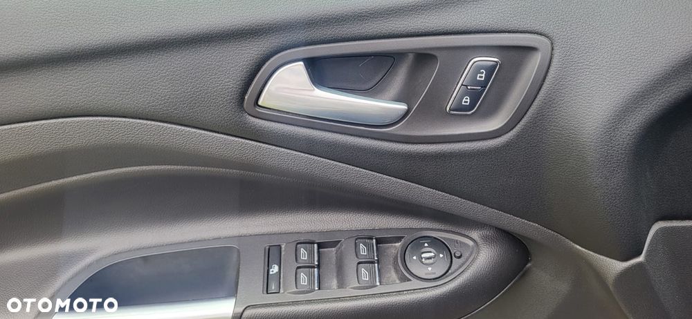 Ford Kuga 1.6 EcoBoost 2x4 Titanium - 23