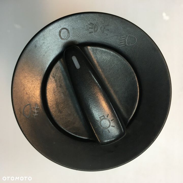 PRZEŁĄCZNIK ŚWIATEŁ NEW BEETLE I VW PASSAT B5 FL GOLF IV BORA 1C0941531 - 2