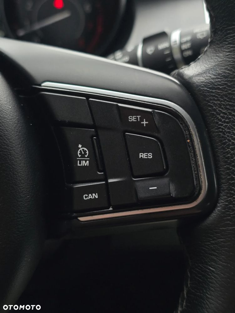 Jaguar E-Pace P250 AWD R-Dynamic - 32