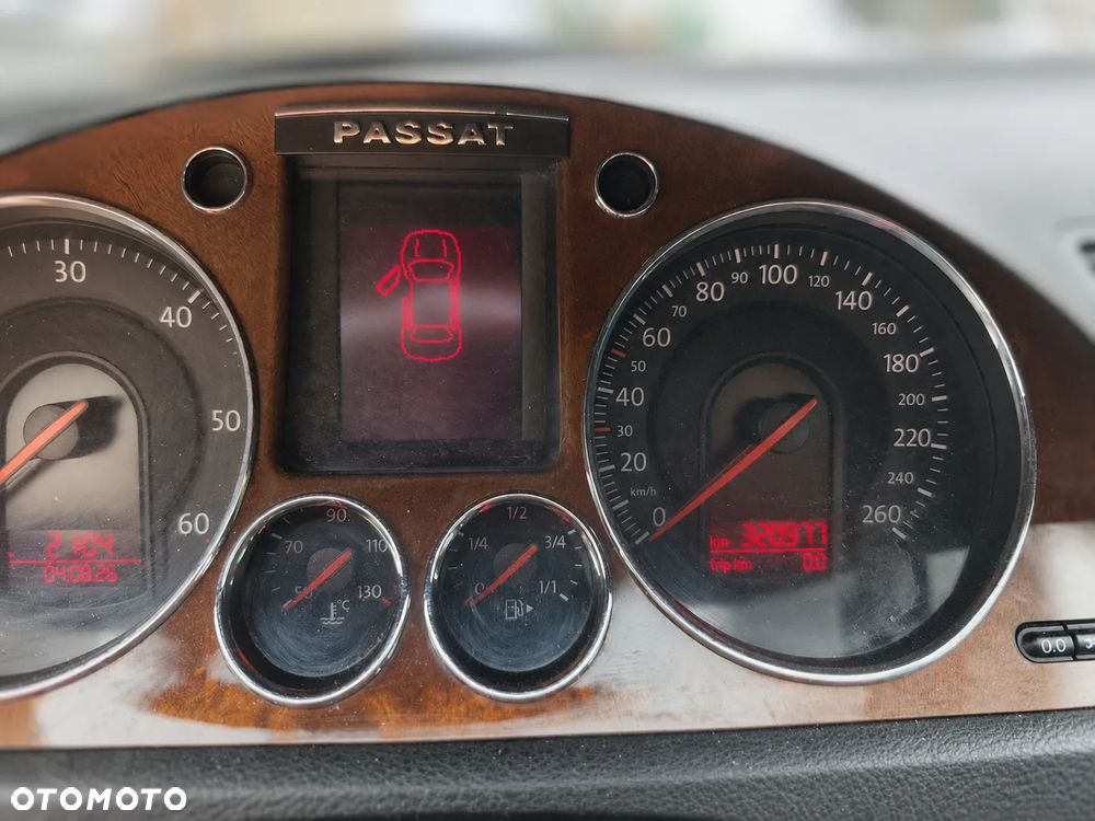 Volkswagen Passat 2.0 TDI Comfortline DSG - 11