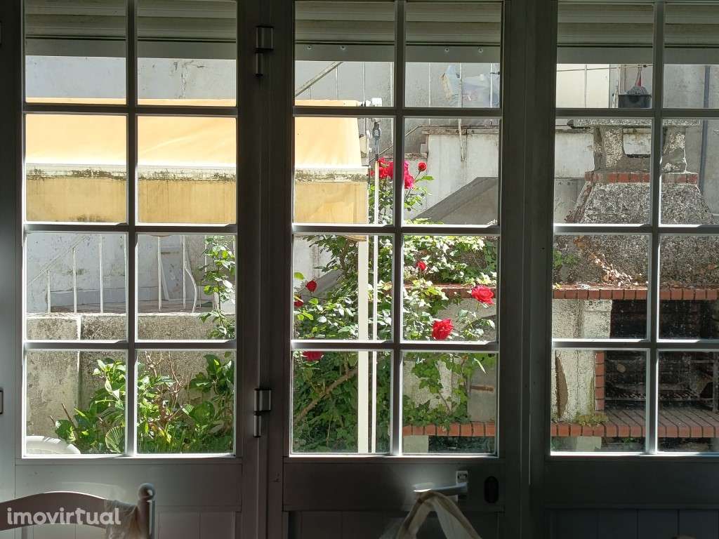 Apartamento T3 com logradouro amplo junto às Portas de Benfica - Grande imagem: 2/30