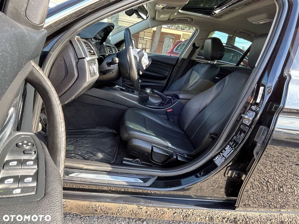 BMW Seria 3 318d xDrive M Sport - 26