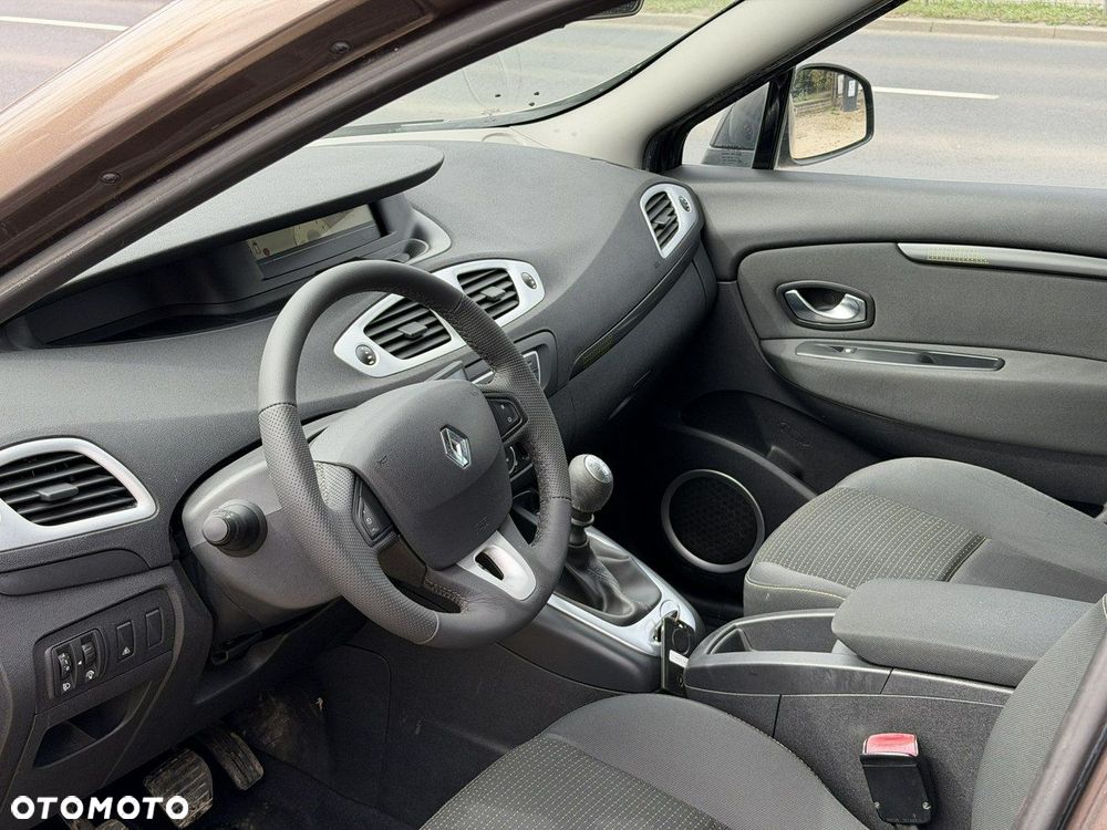 Renault Grand Scenic - 10