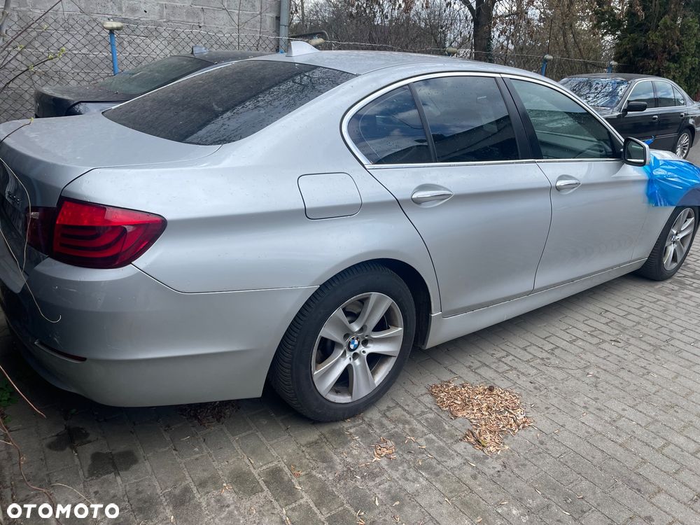 BMW Seria 5 528i - 1