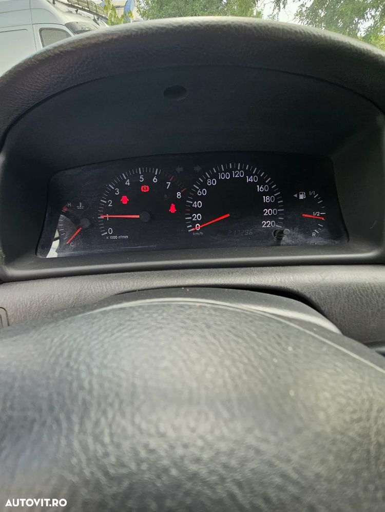 Toyota Corolla 1.4 Sdn. Terra - 10