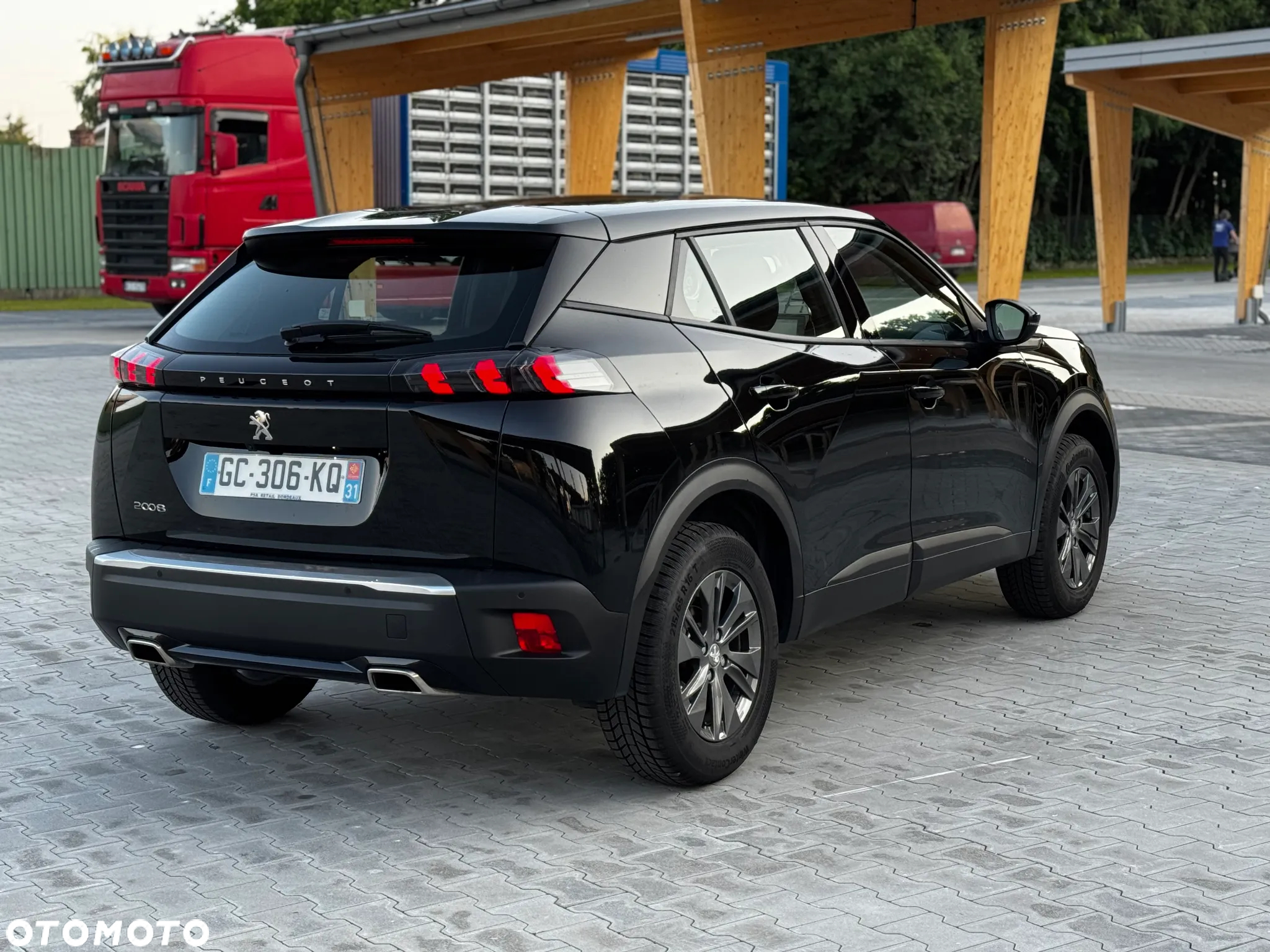 Peugeot 2008 1.2 PureTech GT Pack S&S EAT8 - 4