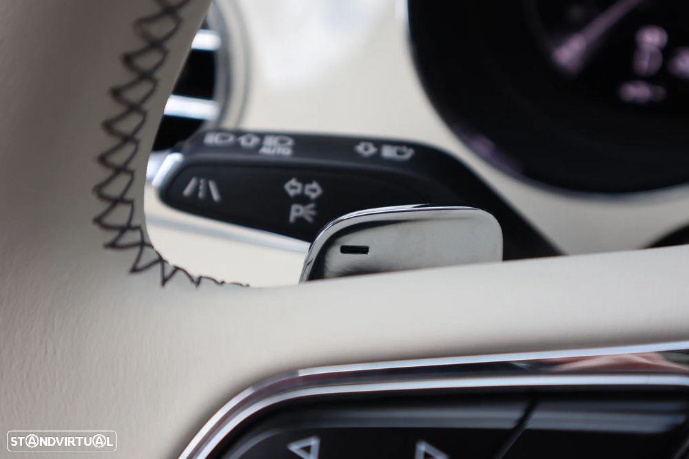 Bentley Bentayga V8 Azure - 48