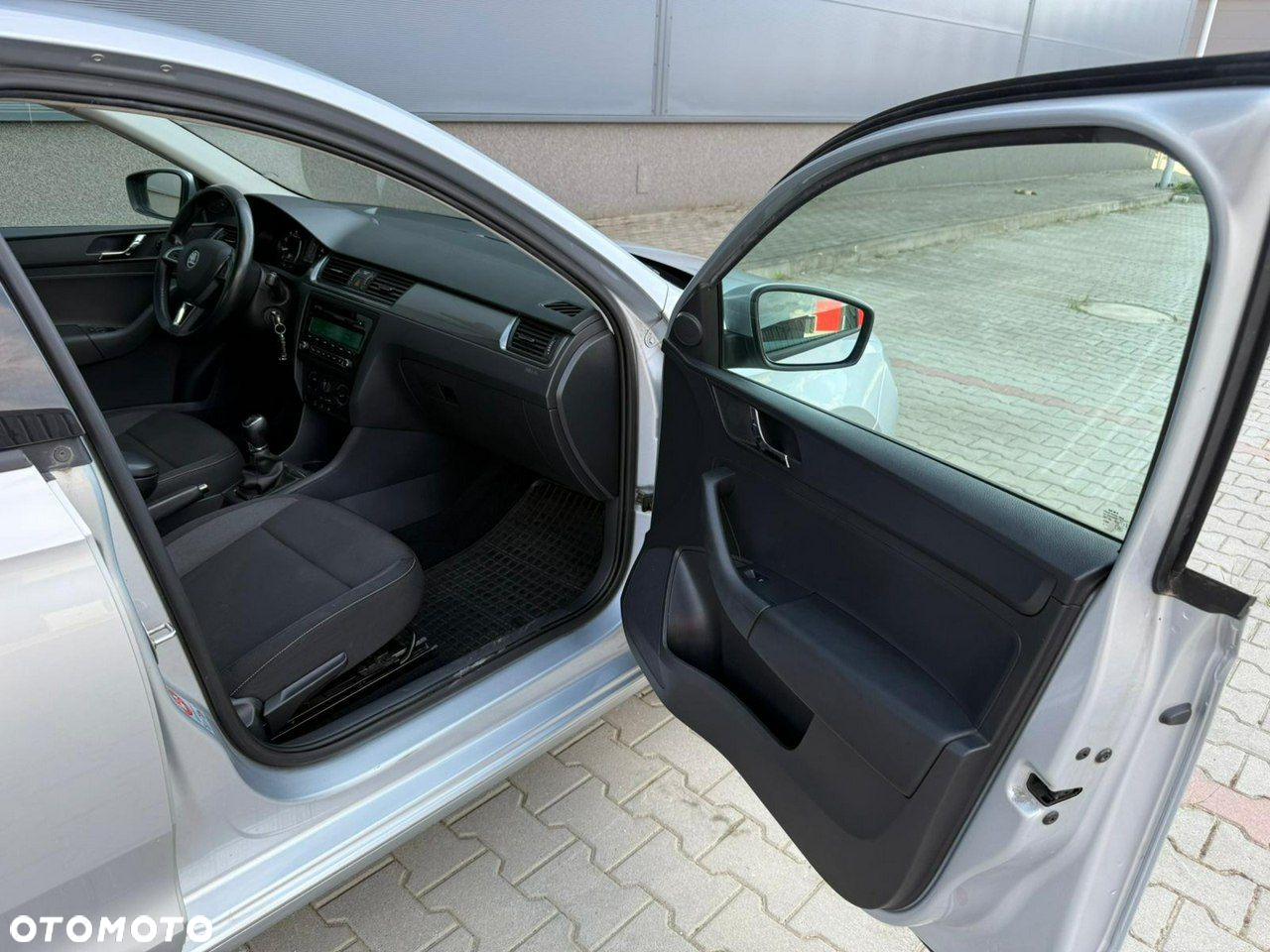 Skoda RAPID 1.2 TSI Ambition - 11
