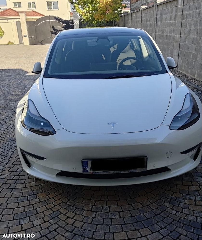 Tesla Model 3 - 1