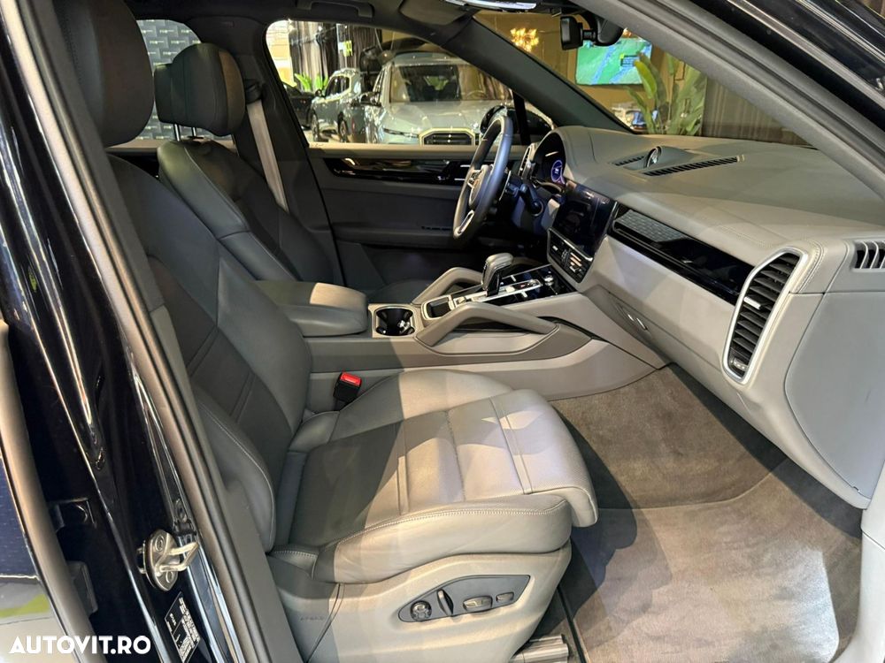Porsche Cayenne - 22