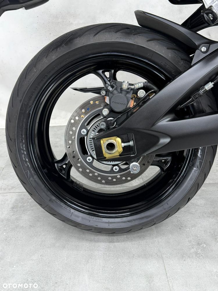 Suzuki GSX - 32