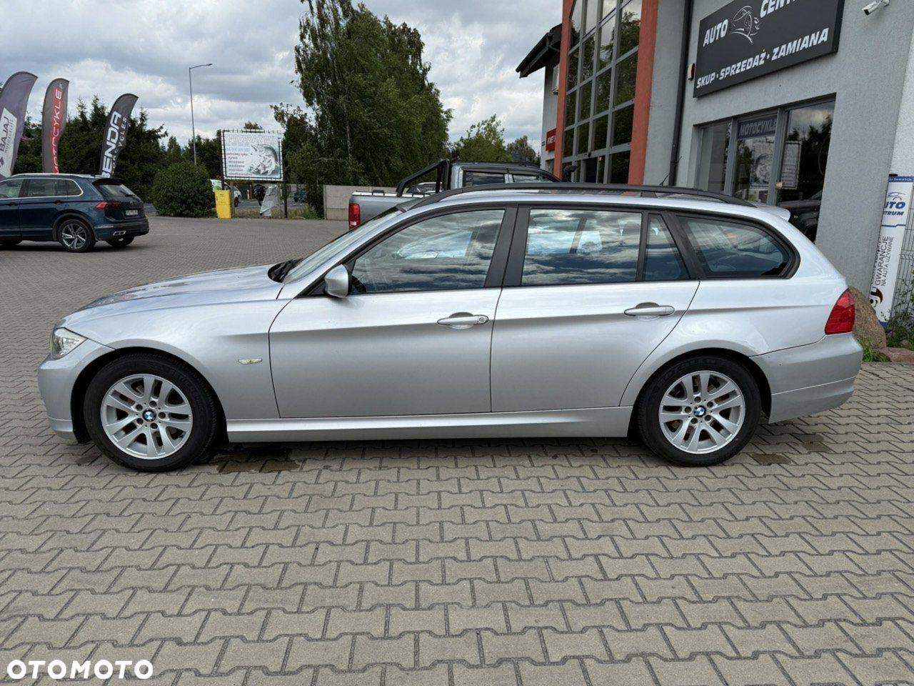 BMW Seria 3 318i Touring - 9