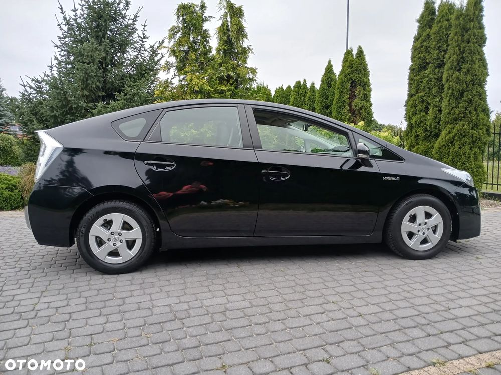 Toyota Prius (Hybrid) Executive - 18