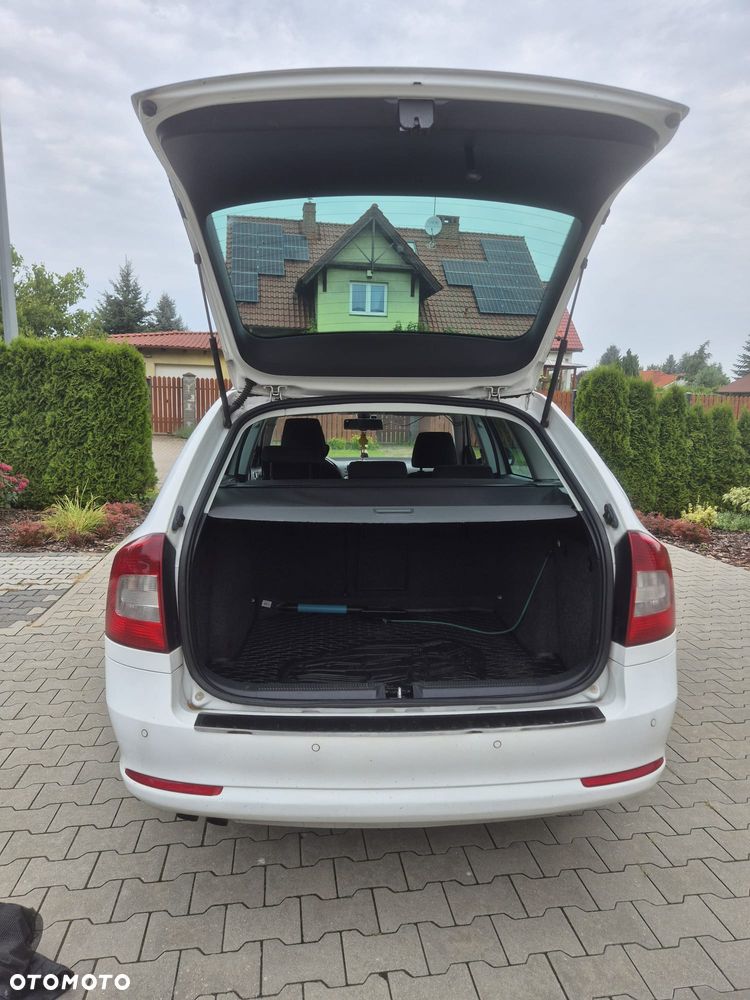 Skoda Octavia 2.0 TDI DPF Ambiente DSG - 9