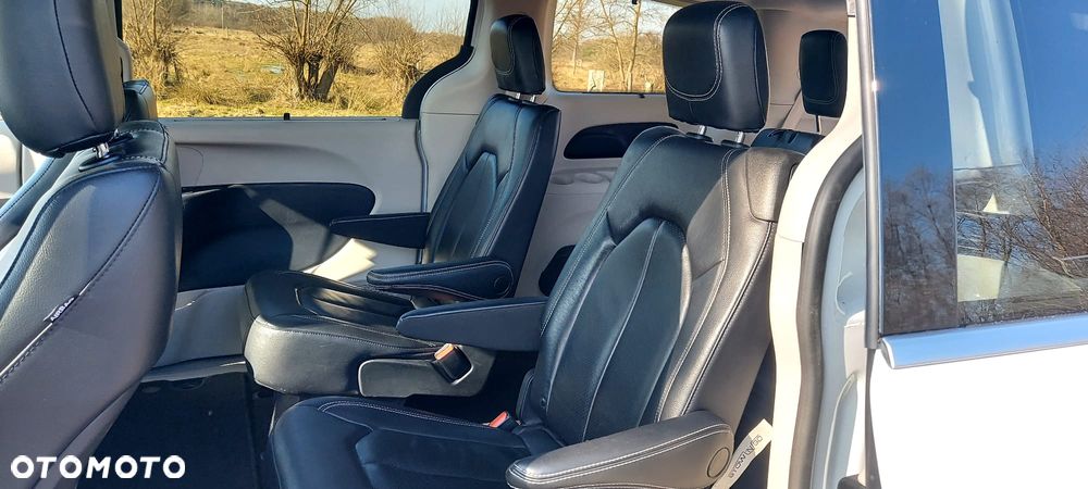 Chrysler Pacifica - 24