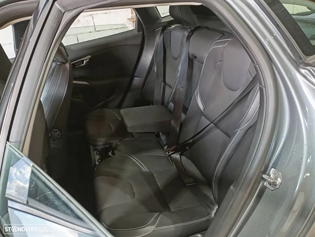 Volvo V40 2.0 D3 Momentum - 8