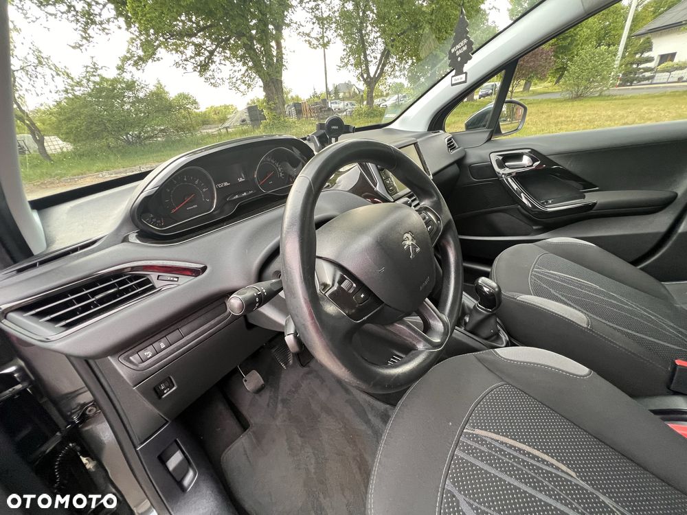 Peugeot 208 - 6