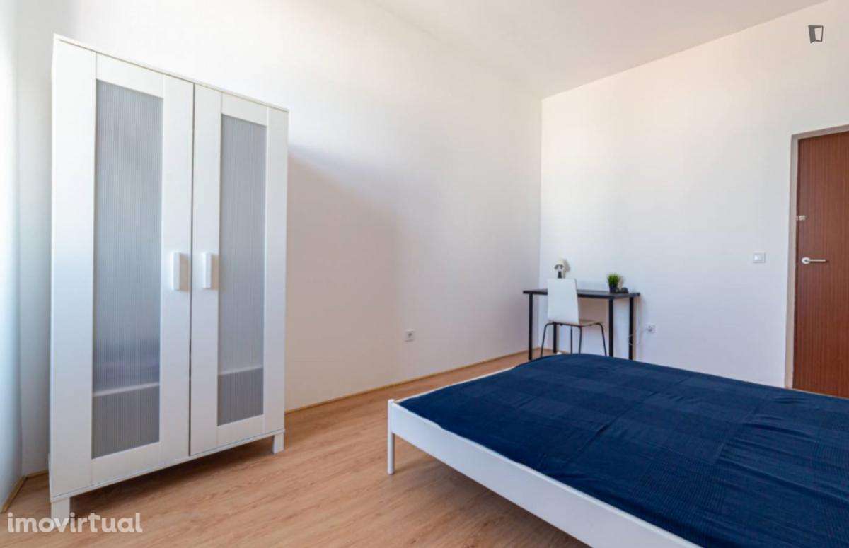 Quarto - localizado em Benfica Lisbon - Grande imagem: 2/11