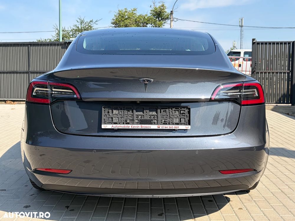 Tesla Model 3 - 10