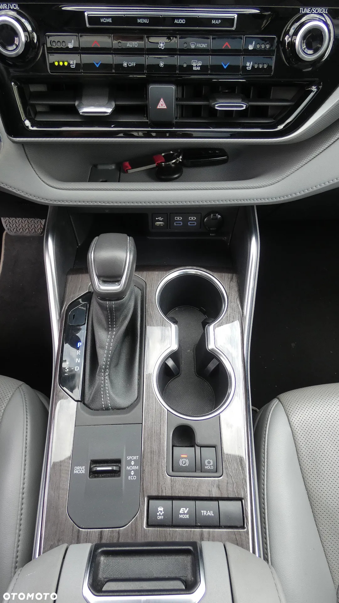 Toyota Highlander 2.5 Hybrid Executive - 17