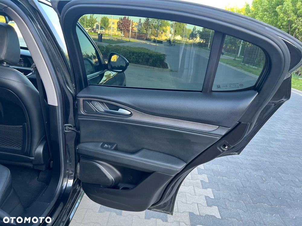 Alfa Romeo Stelvio 2.0 Turbo Veloce Q4 - 17